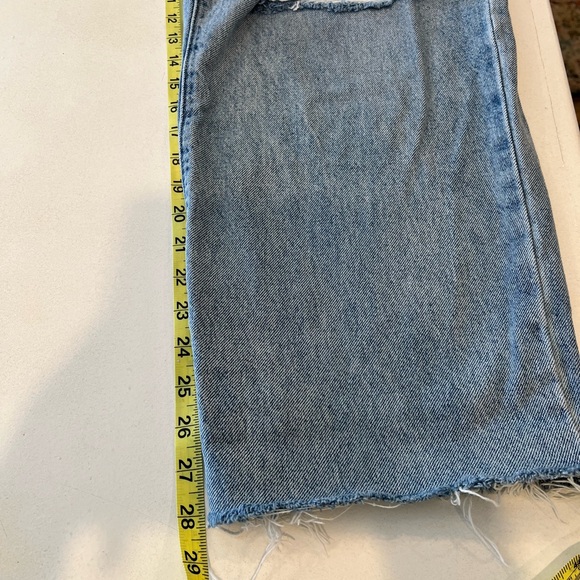 Universal Thread 90’s Baggy Light Blue Distressed Cropped Jeans Size 12R - Picture 8 of 9